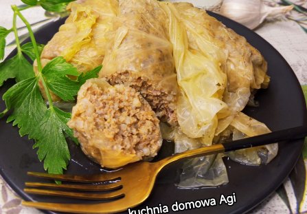Gołąbki z kaszą jęczmienną i mięsem z łopatki wieprzowej