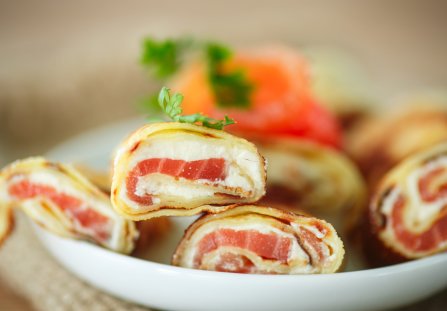 Naleśniki z łososiem i serem