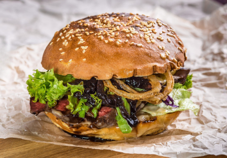 Burgery z kaszanki z salsą z chimipel i majonezem chipotle
