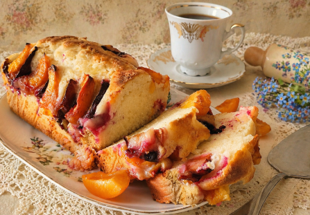 Babka jogurtowa z owocami