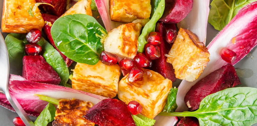 Sałatka z halloumi i granatem