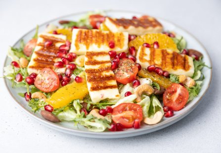 Sałatka z serem halloumi