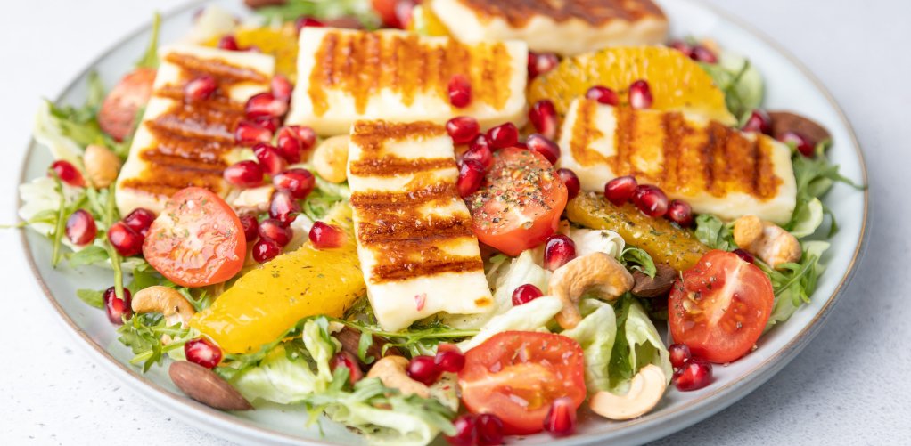 Sałatka z serem halloumi