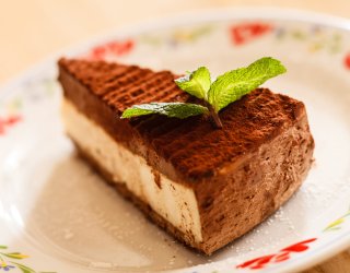 Sernik tiramisu bez pieczenia