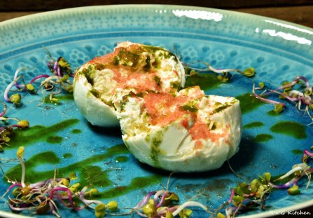 Burrata z mrożonym pomidorem