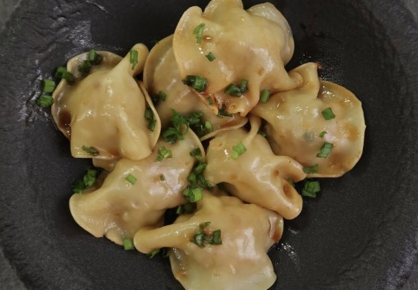 Azjatyckie Pierożki Wonton w Sosie Sojowo-Czosnkowym