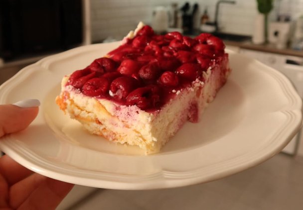 Puszysty Sernik z Frużeliną Wiśniową