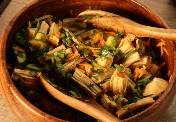 Azjatycka Sałatka z Fuzhu (Skóry Tofu) i Chrupiącymi Warzywami