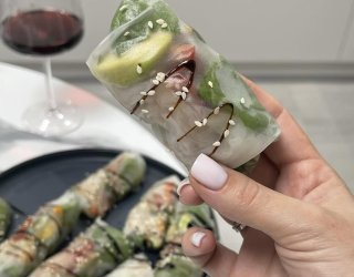 Tęczowe Spring Rollsy z Awokado i Mango