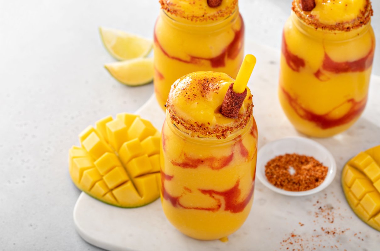Słodkie mango w pikantnym wydaniu. Tajemnica meksykańskiej przekąski "mangonada"