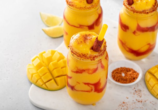 Słodkie mango w pikantnym wydaniu. Tajemnica meksykańskiej przekąski "mangonada"