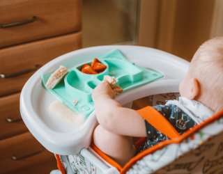 Krzesełko do karmienia – na co zwrócić uwagę przed zakupem?
