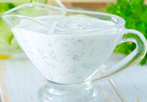 Domowe sosy do grilla. Przepis na pikantne chutney i aromatyczne dipy