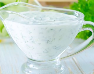 Domowe sosy do grilla. Przepis na pikantne chutney i aromatyczne dipy
