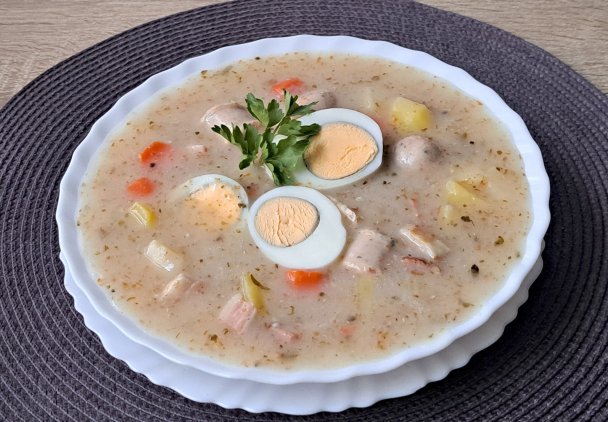 Żurek z białą kiełbasą