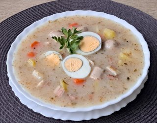 Żurek z białą kiełbasą