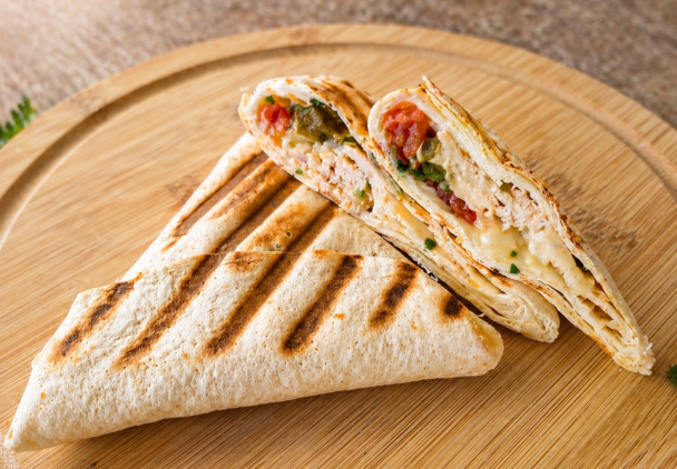 Tortilla z nadzieniem – weź na piknik, do szkoły lub do pracy