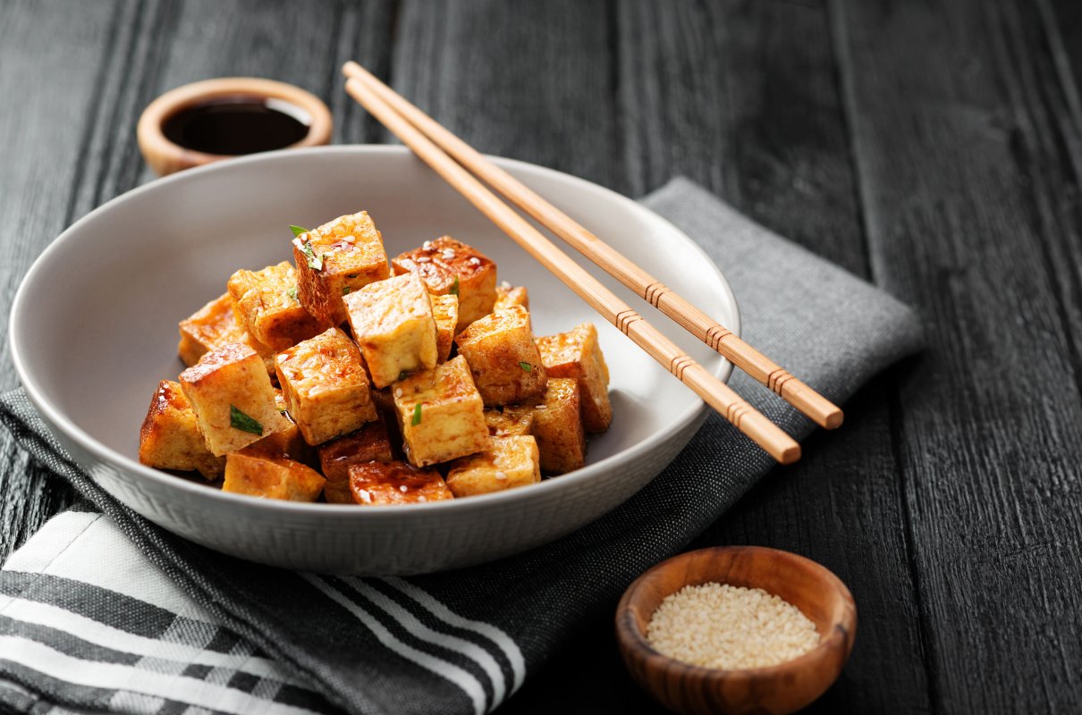 Sekrety dobrego tofu – jak je doprawiać i przygotowywać?
