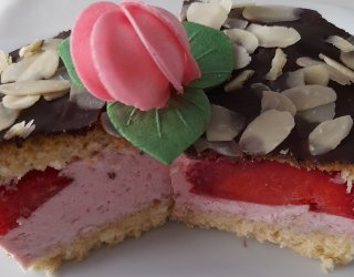 Migdałowo - truskawkowy smak