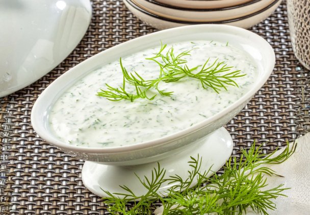 Najlepsze sosy do pieczonych ziemniaków. Gzik, tzatziki i sos tatarski