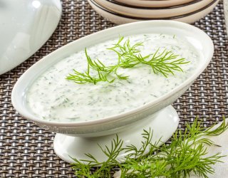 Najlepsze sosy do pieczonych ziemniaków. Gzik, tzatziki i sos tatarski