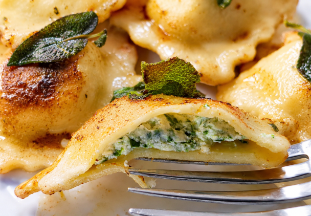 Ravioli z ricottą i szpinakiem – domowy przepis