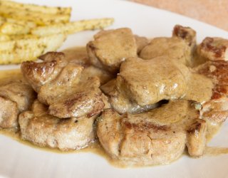 Karkówka w sosie śmietanowym
