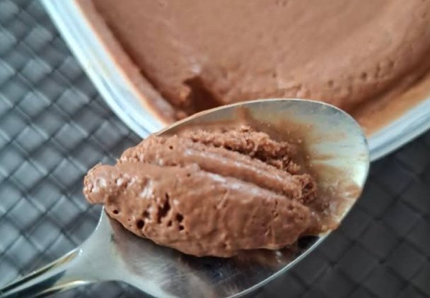 Błyskawiczny mus czekoladowy - bez cukru, low carb, keto deser bez pieczenia