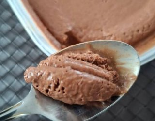Błyskawiczny mus czekoladowy - bez cukru, low carb, keto deser bez pieczenia