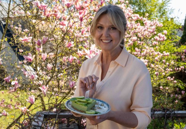 Ewa gotuje: Ciabatta caprese, curry z rzodkiewką, rurki z bitą śmietaną, sernik matcha na zimno