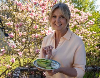 Ewa gotuje: Ciabatta caprese, curry z rzodkiewką, rurki z bitą śmietaną, sernik matcha na zimno