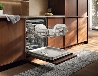 Oszczędzaj wodę i energię z najcichszą oraz najbardziej efektywną zmywarką Electrolux — tylko 8,4 l wody na cykl