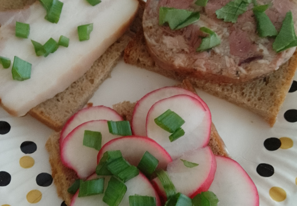 Kanapki na śniadanie lub kolację w kilku wersjach smakowych