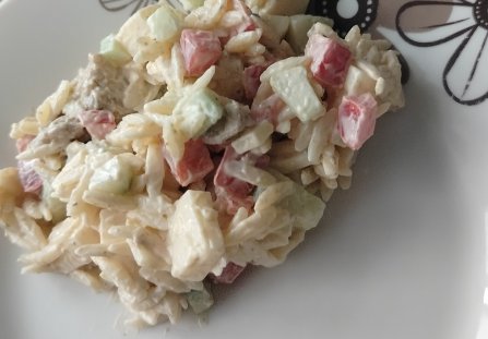 Sałatka z makaronem i kurczakiem