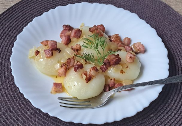 Kluski śląskie ze skwarkami.
