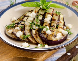 Grillowany bakłażan. Jak go przygotować, by był delikatny i pełen smaku?