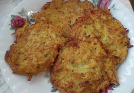 Placki ziemniaczane tarte na dużych oczkach