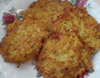 Placki ziemniaczane tarte na dużych oczkach