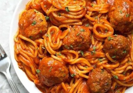Domowe spaghetti z klopsikami – włoski comfort food, który kocha każdy!