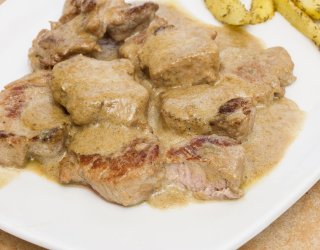 Medaliony wieprzowe w kremowym sosie