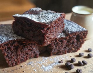 WEGAŃSKIE BROWNIE Z MASŁEM ORZECHOWYM