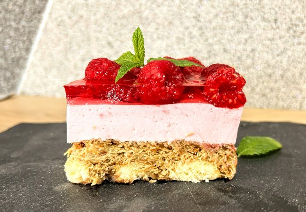 Ciasto pistacjowo – malinowe na zimno