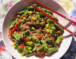 Makaron soba ze szparagami