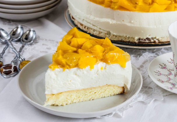 Sernik na zimno z mango