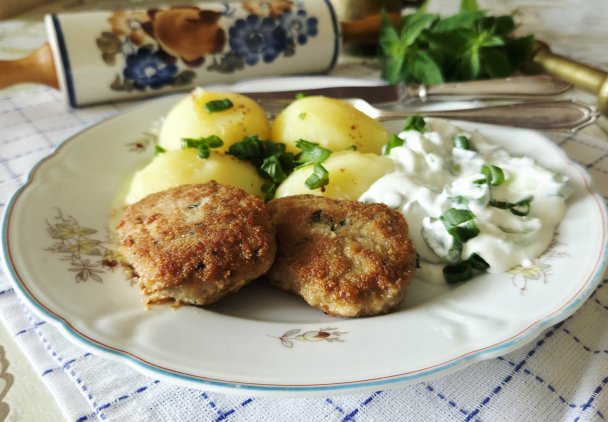 Kotlety mielone z łopatki wieprzowej z lubczykiem
