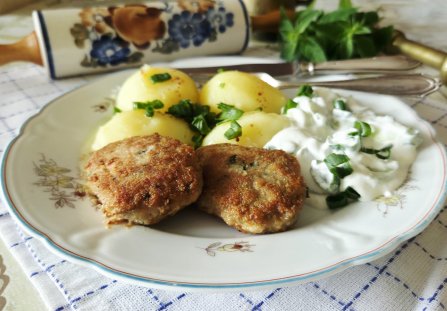 Kotlety mielone z łopatki wieprzowej z lubczykiem