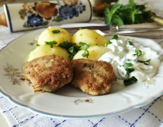 Kotlety mielone z łopatki wieprzowej z lubczykiem