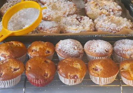 Prosty przepis na muffiny z rabarbarem.
