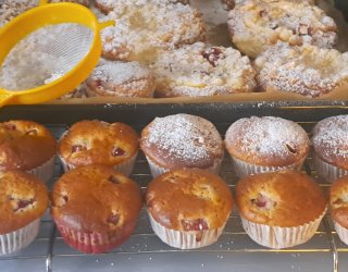 Prosty przepis na muffiny z rabarbarem.