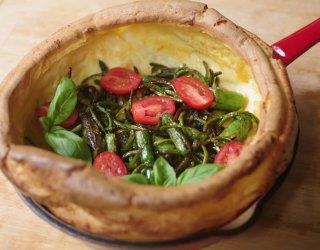 Wytrawne Dutch Baby ze szparagami